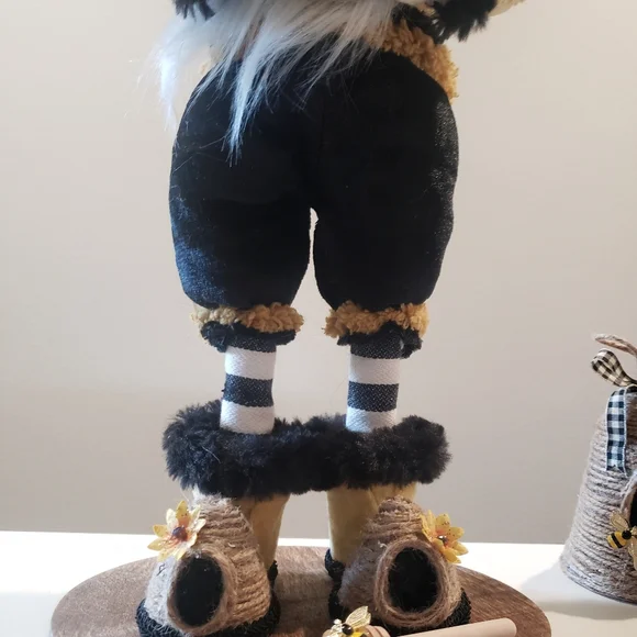 Bee Decor/ sunflower & bee gnome - Picture 9 of 13